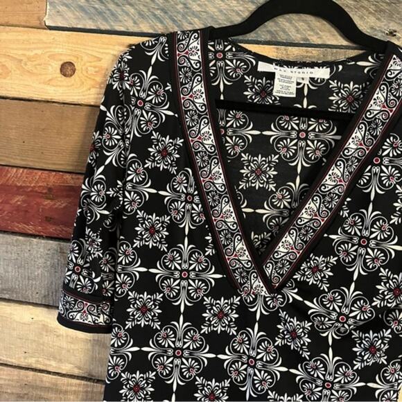 Max Studio Black And White Tunic Size Small‎ - Picture 3 of 9